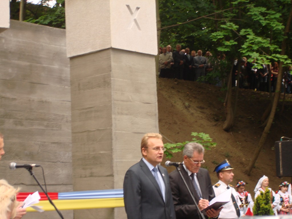 Odsloniecie Pomnika na Wzgorzach Wuleckich09.jpg